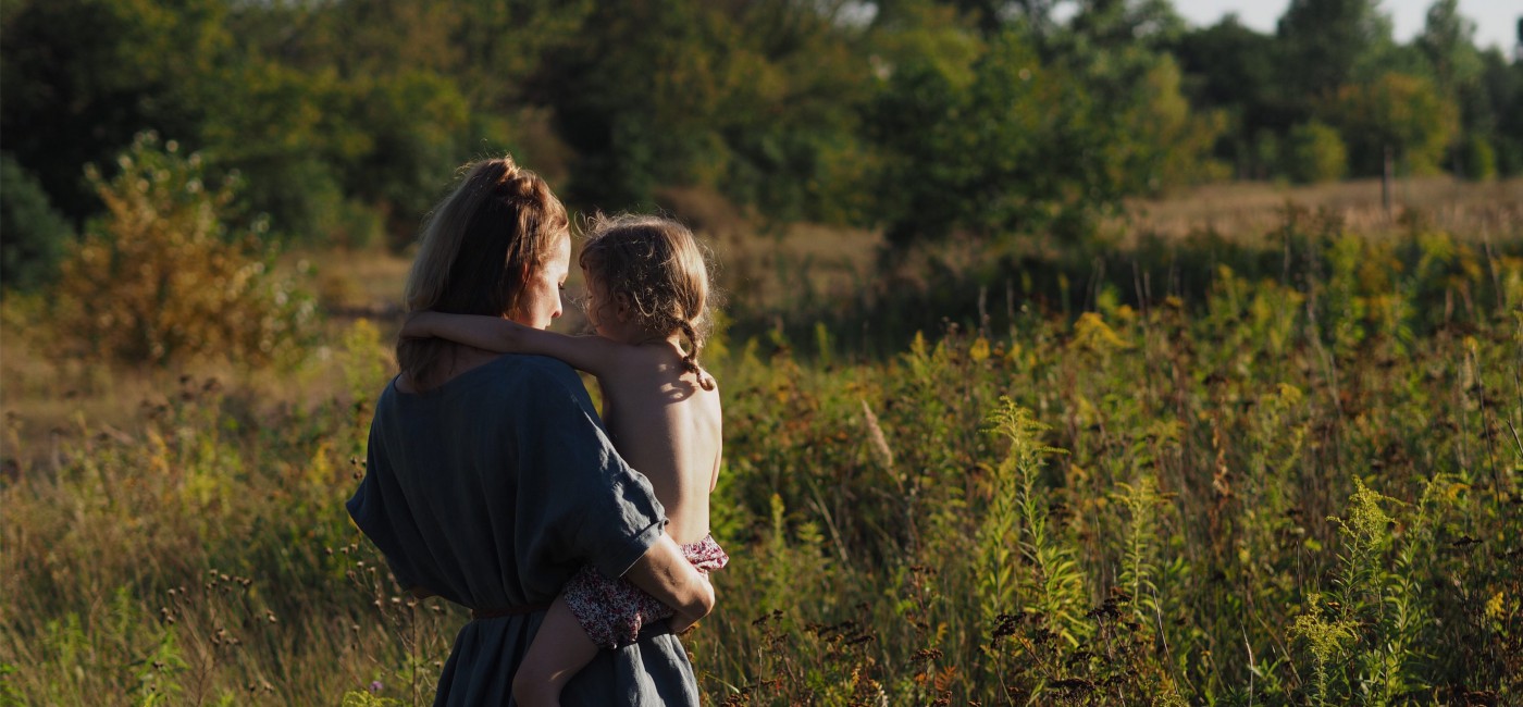 evafedeveka_photography_mother_child_latesummer_evening_meadow